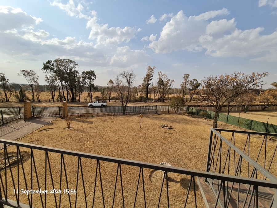 6 Bedroom Property for Sale in Senekal Free State